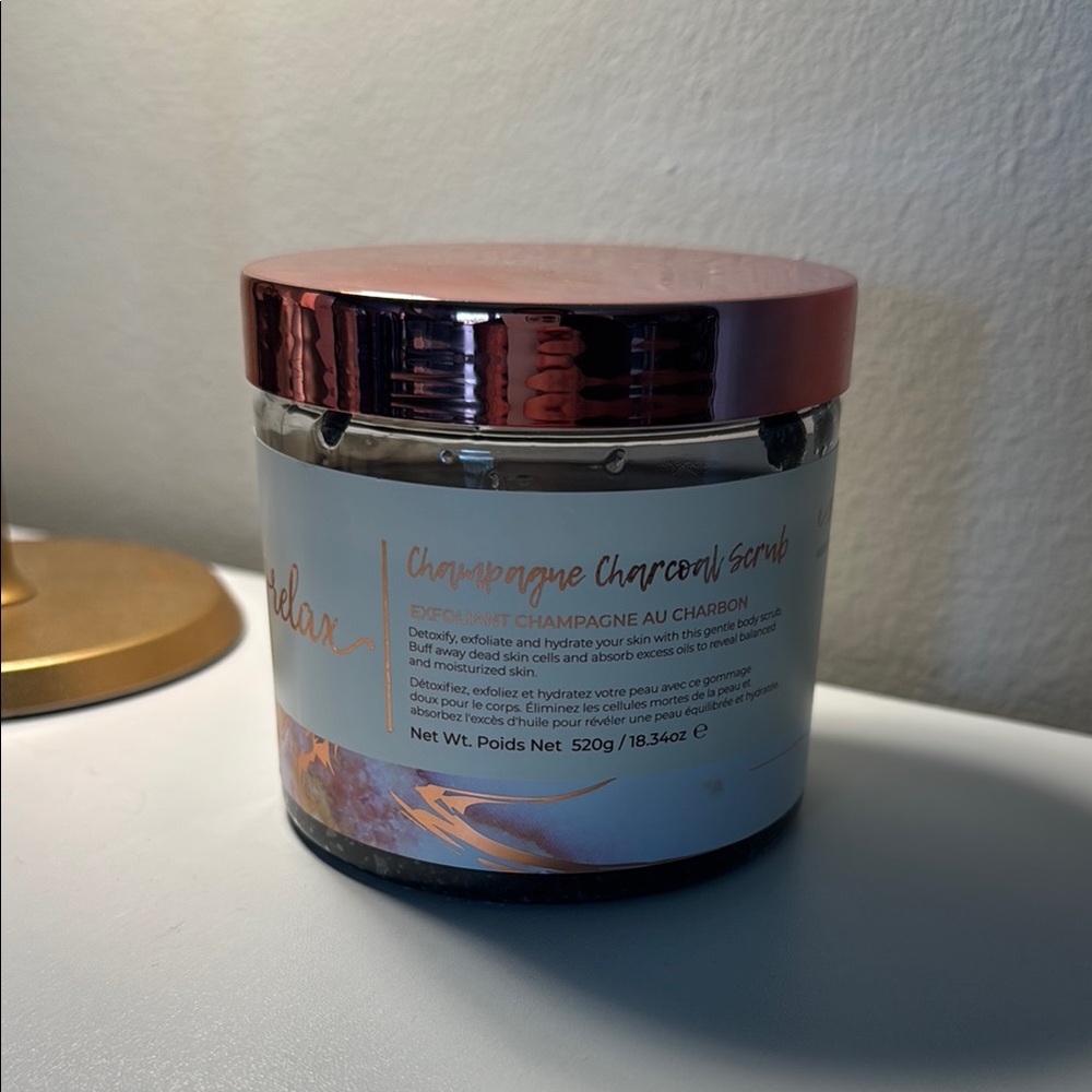 Manna Kadar Champagne Charcoal Scrub